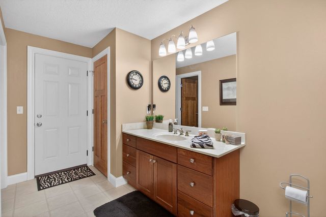 920 Rustic View Court, Eldridge, IA 52748