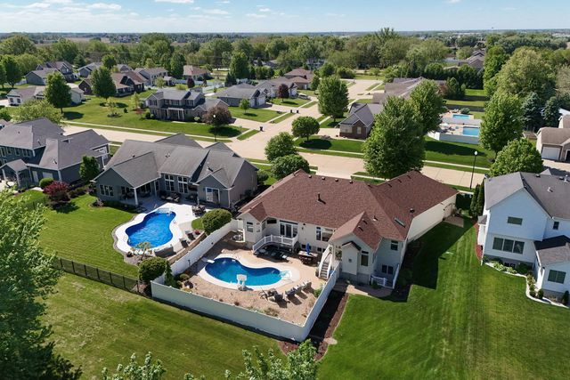 920 Rustic View Court, Eldridge, IA 52748