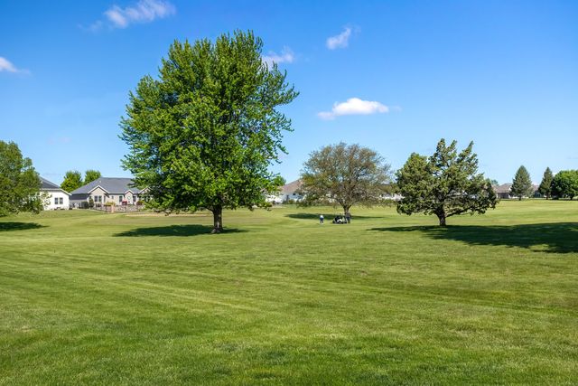 920 Rustic View Court, Eldridge, IA 52748