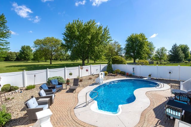 920 Rustic View Court, Eldridge, IA 52748