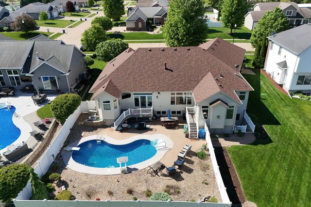 920 Rustic View Court, Eldridge, IA 52748
