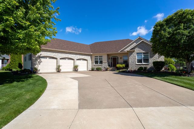 920 Rustic View Court, Eldridge, IA 52748