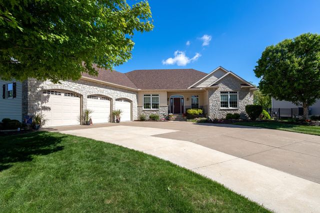 920 Rustic View Court, Eldridge, IA 52748
