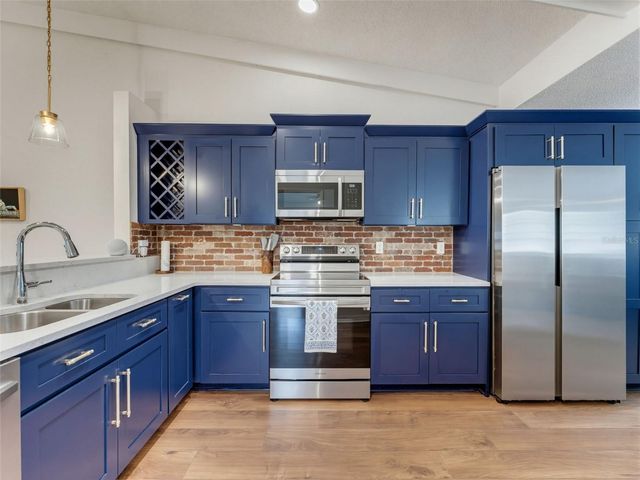 1491 MAHOGANY LANE 1491, Palm Harbor, FL 34683