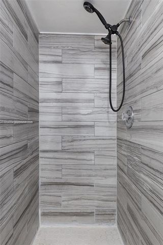 2600 Collins Ave 405, Miami Beach, FL 33140