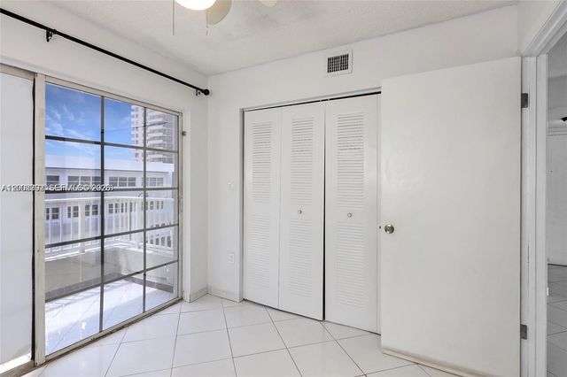2600 Collins Ave 405, Miami Beach, FL 33140