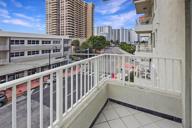 2600 Collins Ave 405, Miami Beach, FL 33140