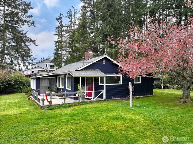 2712 North Bluff Road, Greenbank, WA 98253