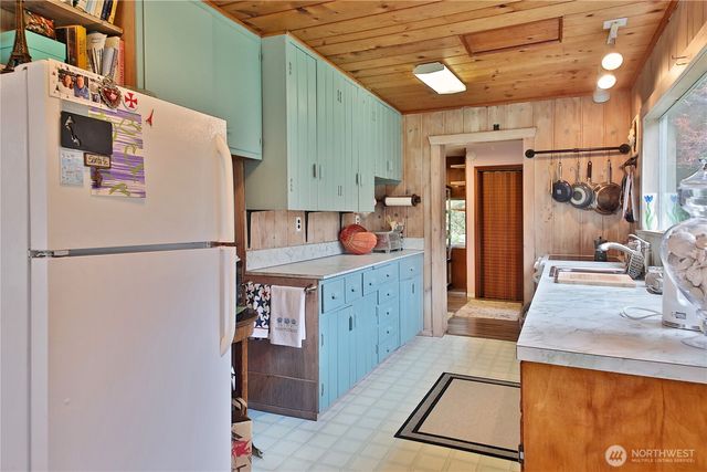 2712 North Bluff Road, Greenbank, WA 98253