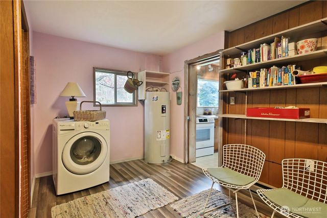 2712 North Bluff Road, Greenbank, WA 98253