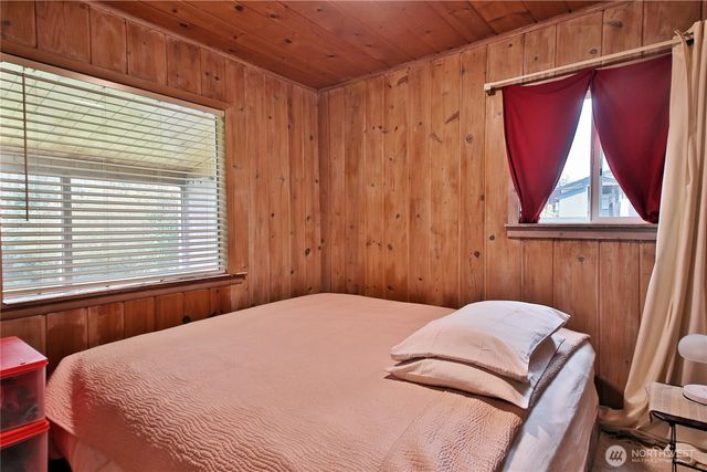2712 North Bluff Road, Greenbank, WA 98253