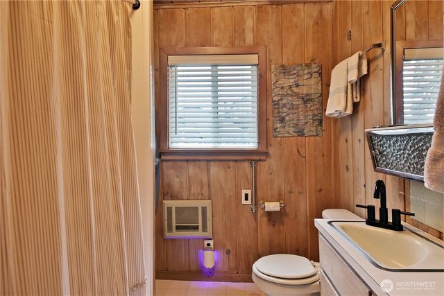 2712 North Bluff Road, Greenbank, WA 98253