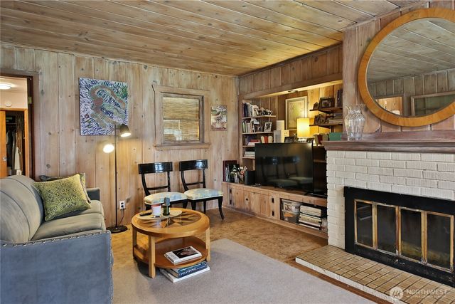 2712 North Bluff Road, Greenbank, WA 98253