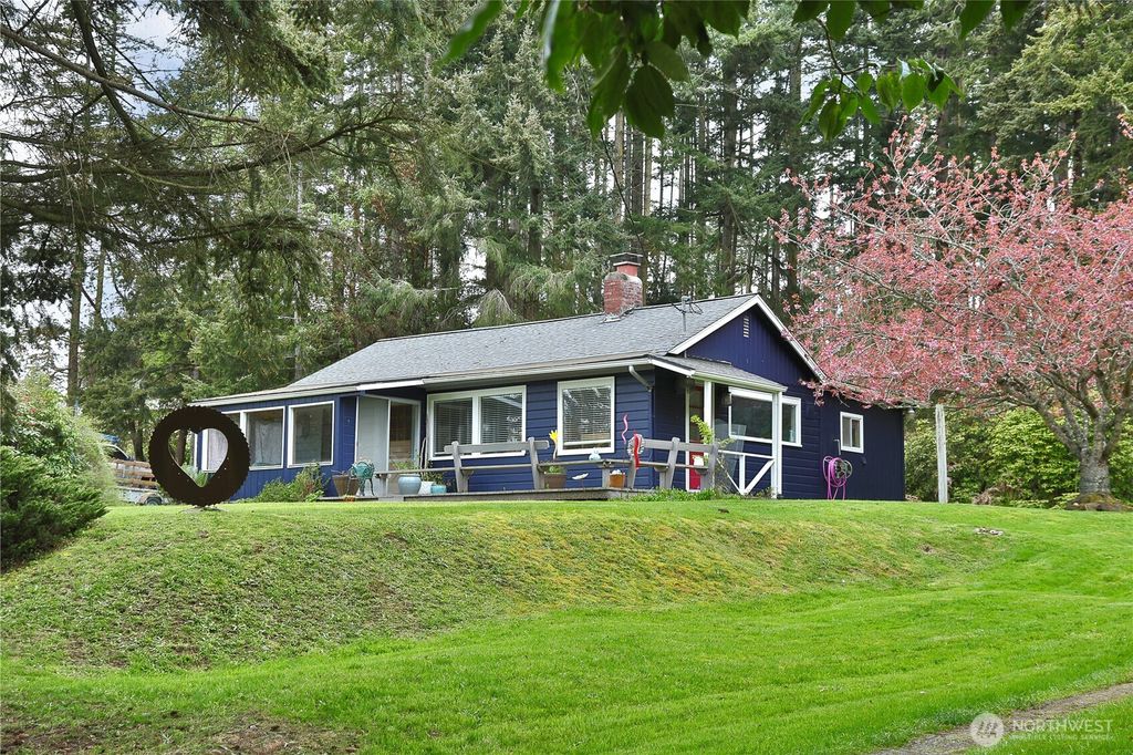 2712 North Bluff Road, Greenbank, WA 98253