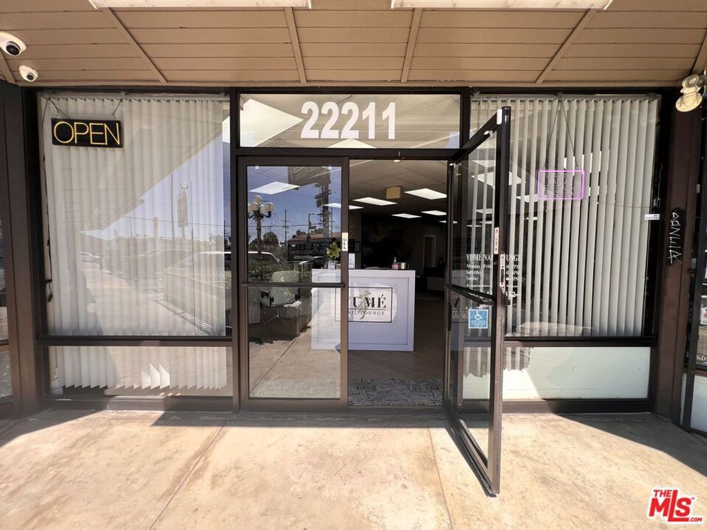 22211 Sherman Way, Canoga Park, CA 91303 — photo 2