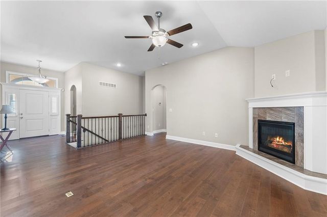 17604 Greyhawke Ridge Drive, Smithville, MO 64089