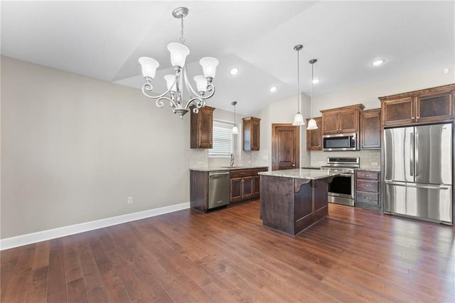 17604 Greyhawke Ridge Drive, Smithville, MO 64089