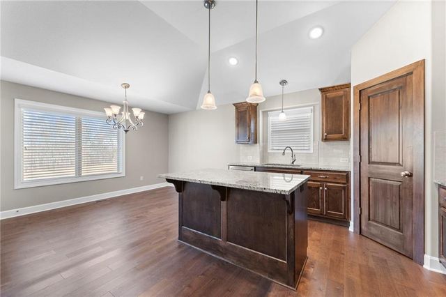 17604 Greyhawke Ridge Drive, Smithville, MO 64089