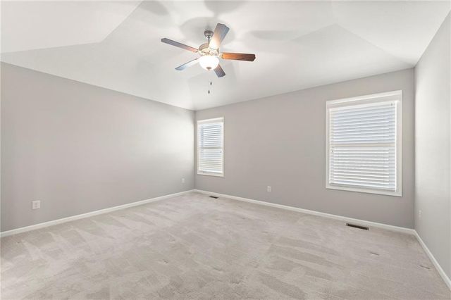 17604 Greyhawke Ridge Drive, Smithville, MO 64089