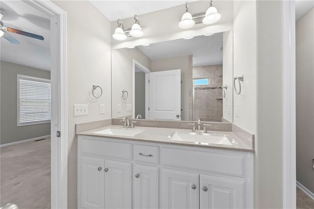 17604 Greyhawke Ridge Drive, Smithville, MO 64089