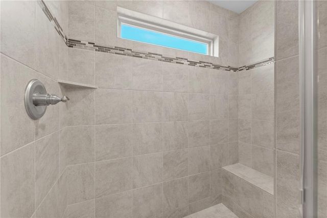 17604 Greyhawke Ridge Drive, Smithville, MO 64089