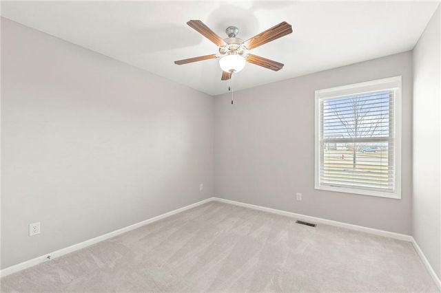 17604 Greyhawke Ridge Drive, Smithville, MO 64089