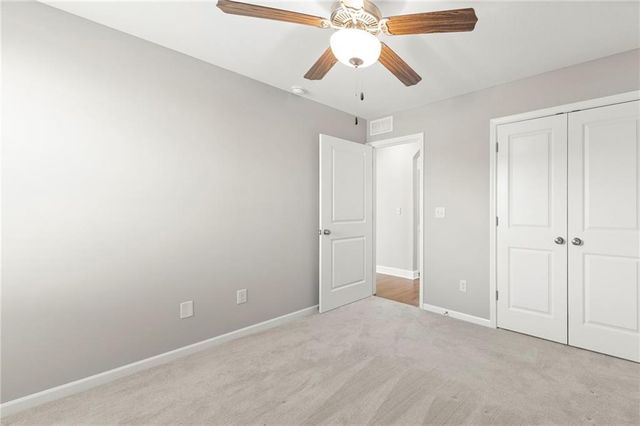 17604 Greyhawke Ridge Drive, Smithville, MO 64089