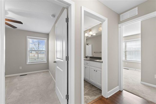 17604 Greyhawke Ridge Drive, Smithville, MO 64089