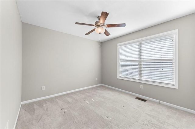 17604 Greyhawke Ridge Drive, Smithville, MO 64089