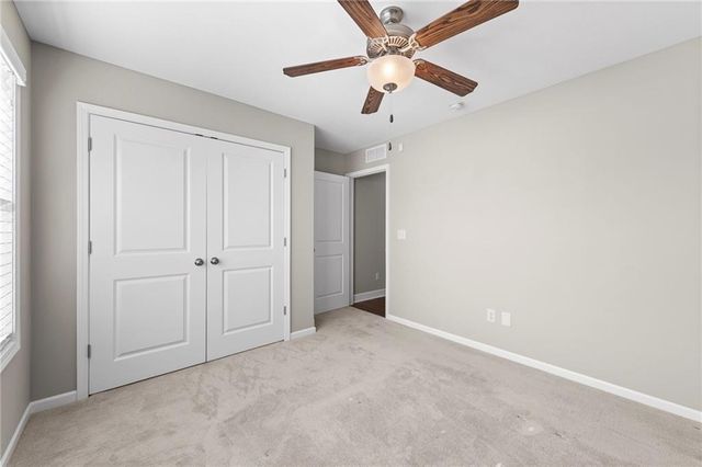 17604 Greyhawke Ridge Drive, Smithville, MO 64089