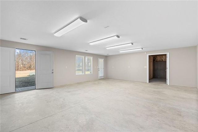 17604 Greyhawke Ridge Drive, Smithville, MO 64089