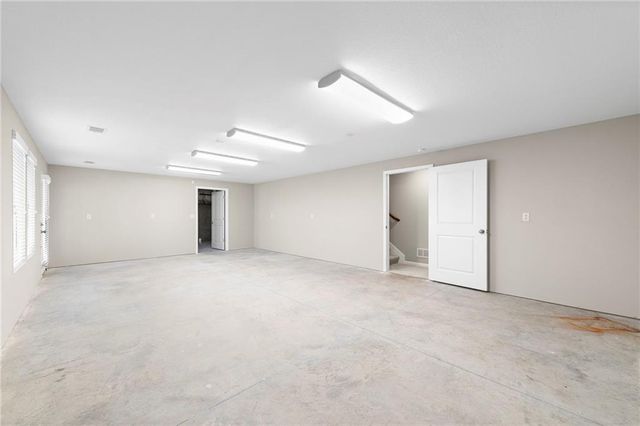 17604 Greyhawke Ridge Drive, Smithville, MO 64089