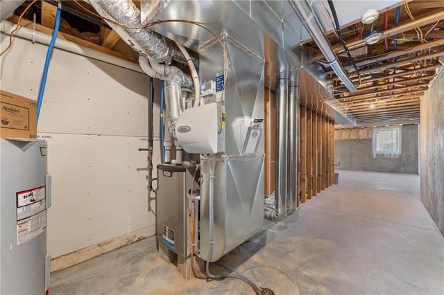 17604 Greyhawke Ridge Drive, Smithville, MO 64089