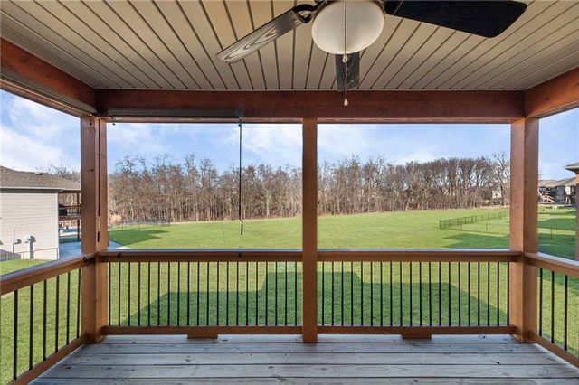 17604 Greyhawke Ridge Drive, Smithville, MO 64089