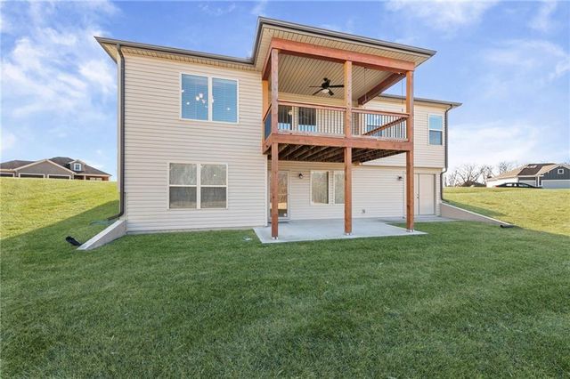 17604 Greyhawke Ridge Drive, Smithville, MO 64089