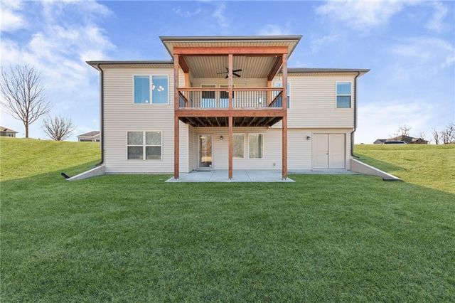 17604 Greyhawke Ridge Drive, Smithville, MO 64089