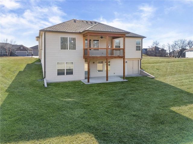 17604 Greyhawke Ridge Drive, Smithville, MO 64089
