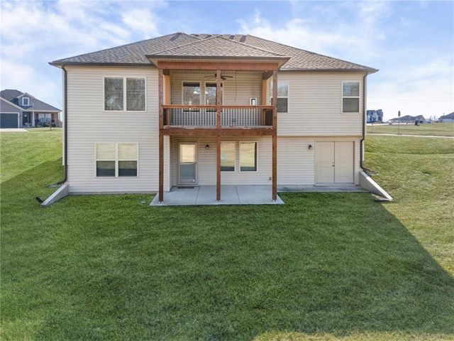 17604 Greyhawke Ridge Drive, Smithville, MO 64089
