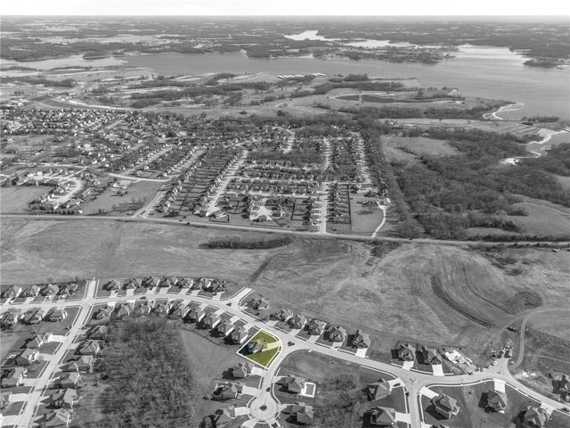 17604 Greyhawke Ridge Drive, Smithville, MO 64089