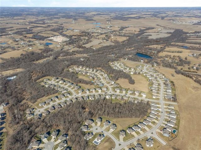 17604 Greyhawke Ridge Drive, Smithville, MO 64089