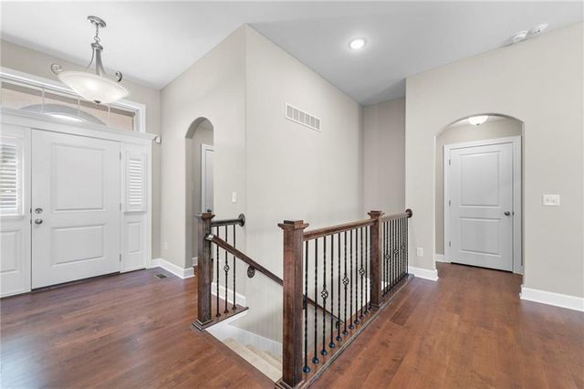 17604 Greyhawke Ridge Drive, Smithville, MO 64089