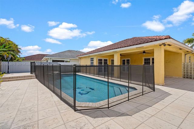 14300 SW 52nd St, Miami, FL 33175