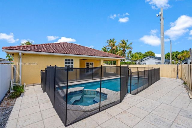 14300 SW 52nd St, Miami, FL 33175