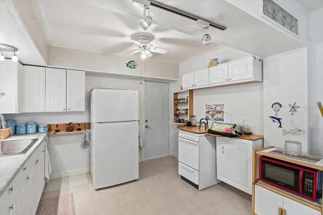 8896 W WHITE DOGWOOD DRIVE, Homosassa, FL 34448