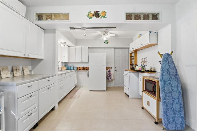 8896 W WHITE DOGWOOD DRIVE, Homosassa, FL 34448
