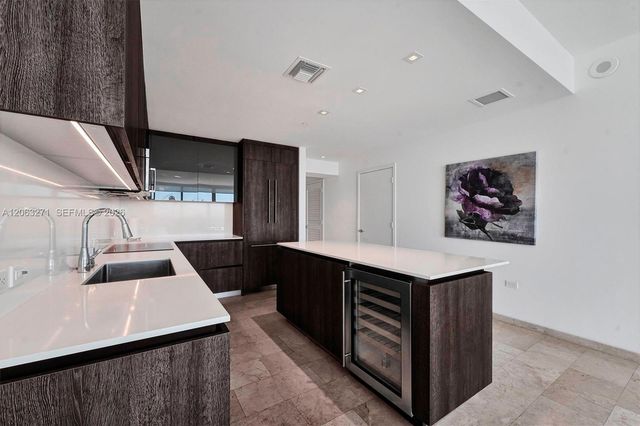88 SW 7th St 2106, Miami, FL 33130