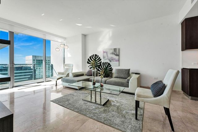 88 SW 7th St 2106, Miami, FL 33130