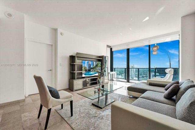 88 SW 7th St 2106, Miami, FL 33130