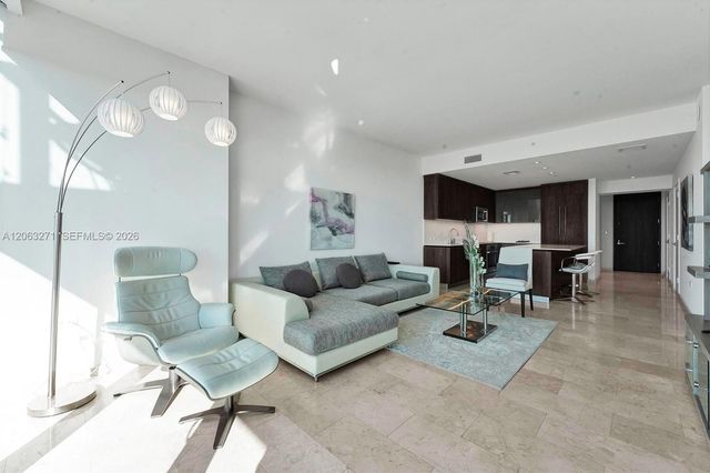 88 SW 7th St 2106, Miami, FL 33130