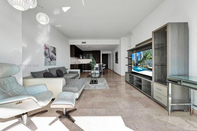 88 SW 7th St 2106, Miami, FL 33130
